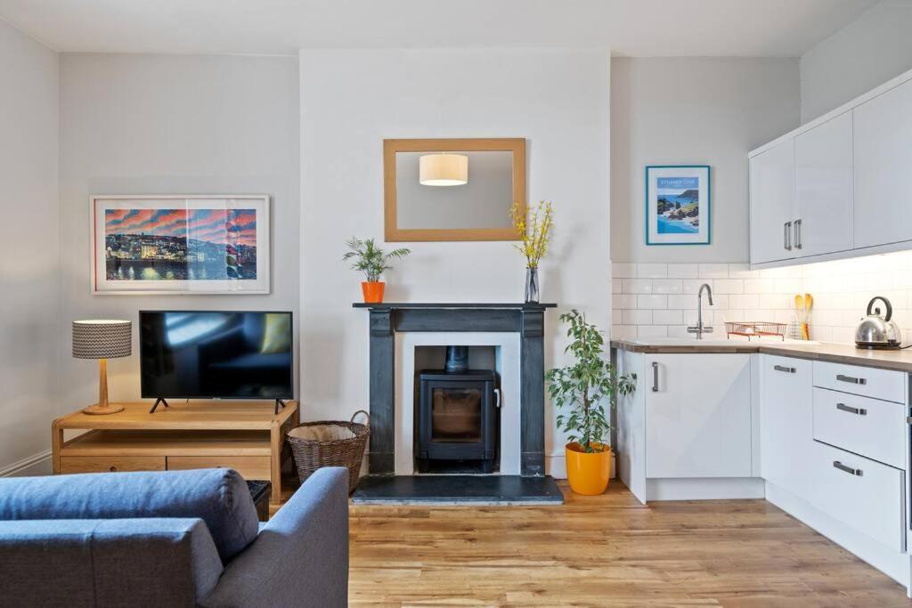 Pendennis - Bright Victorian Flat, Sea Views & Close To Beach ファルマス エクステリア 写真