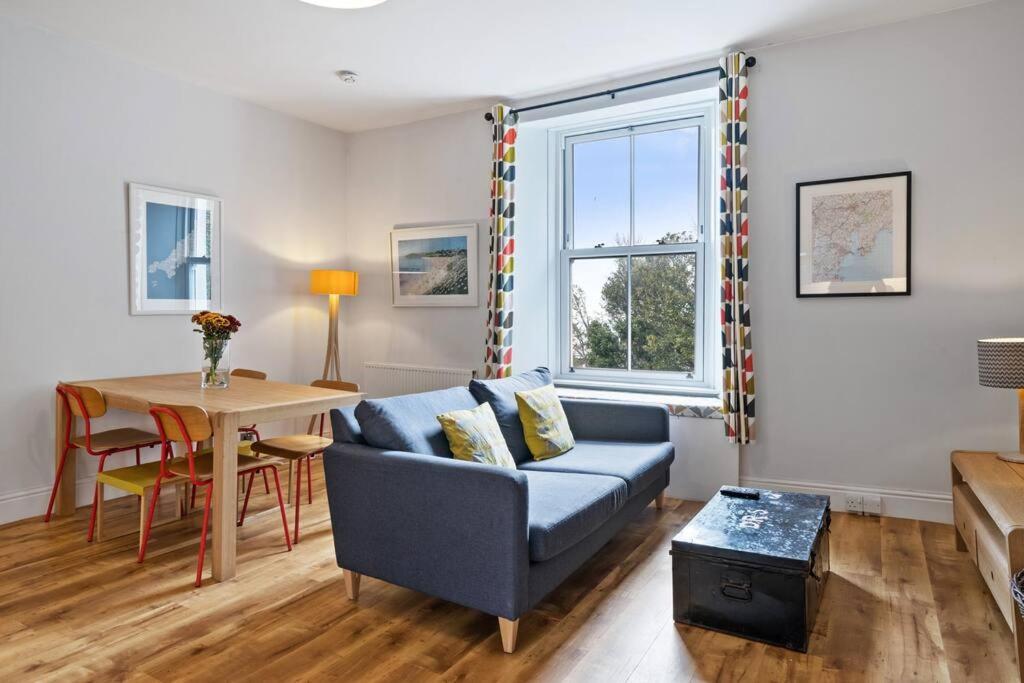 Pendennis - Bright Victorian Flat, Sea Views & Close To Beach ファルマス エクステリア 写真