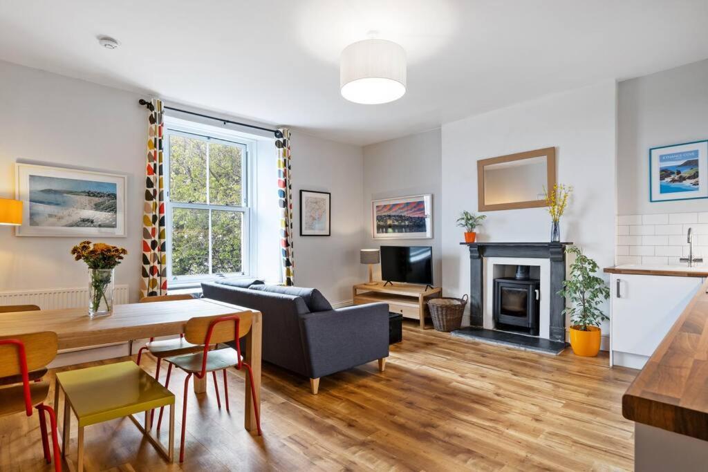 Pendennis - Bright Victorian Flat, Sea Views & Close To Beach ファルマス エクステリア 写真