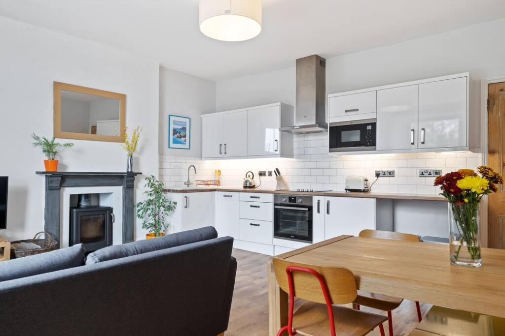 Pendennis - Bright Victorian Flat, Sea Views & Close To Beach ファルマス エクステリア 写真