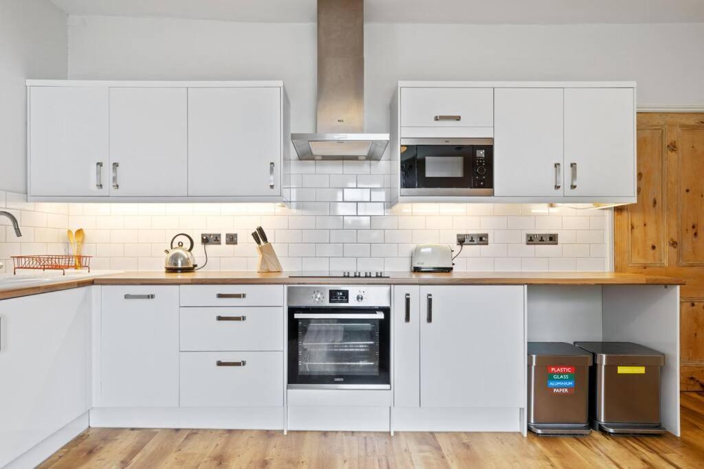 Pendennis - Bright Victorian Flat, Sea Views & Close To Beach ファルマス エクステリア 写真